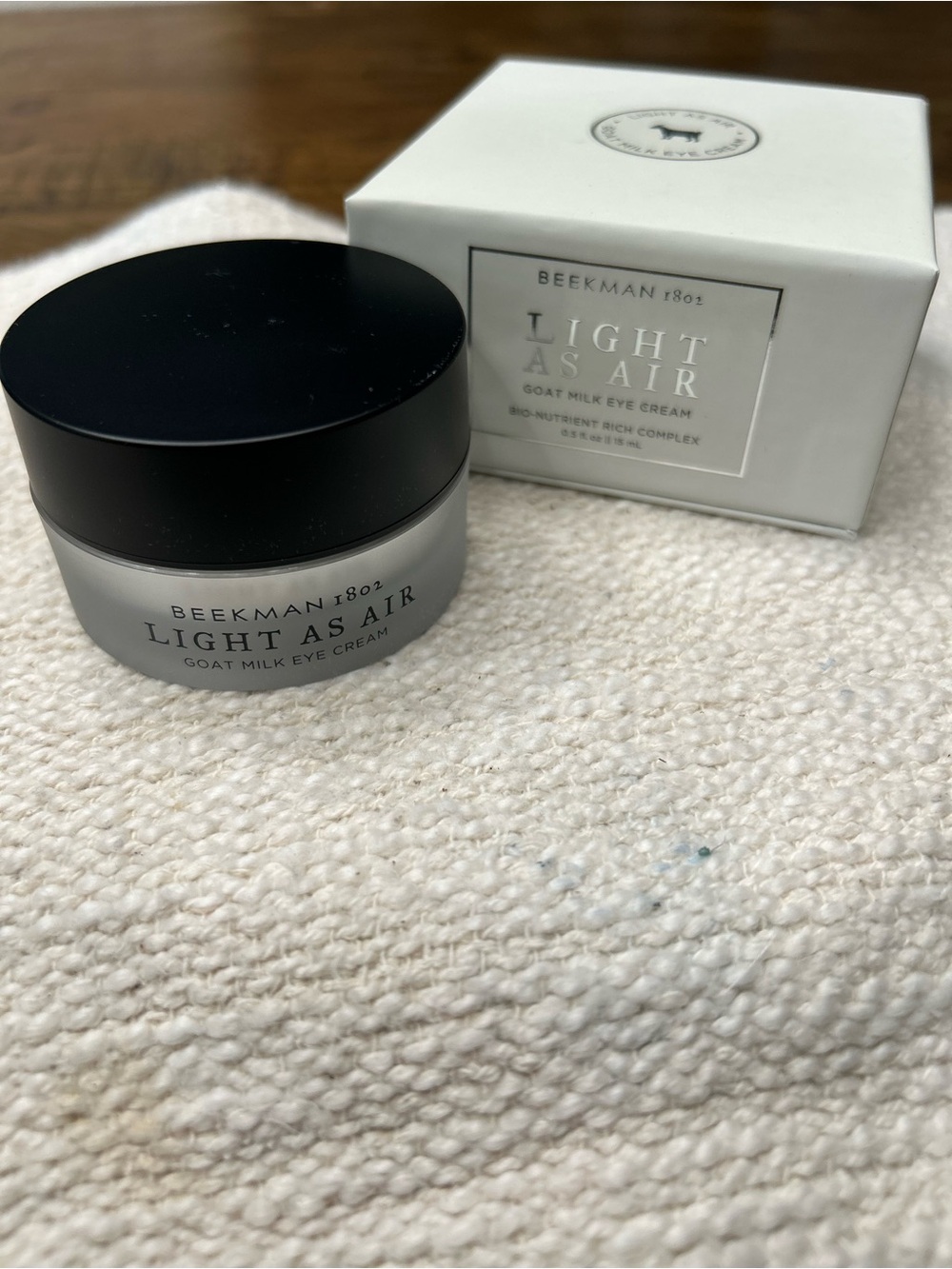 Beekman 1802 Light As Air Eye Cream - Black/White .05 oz